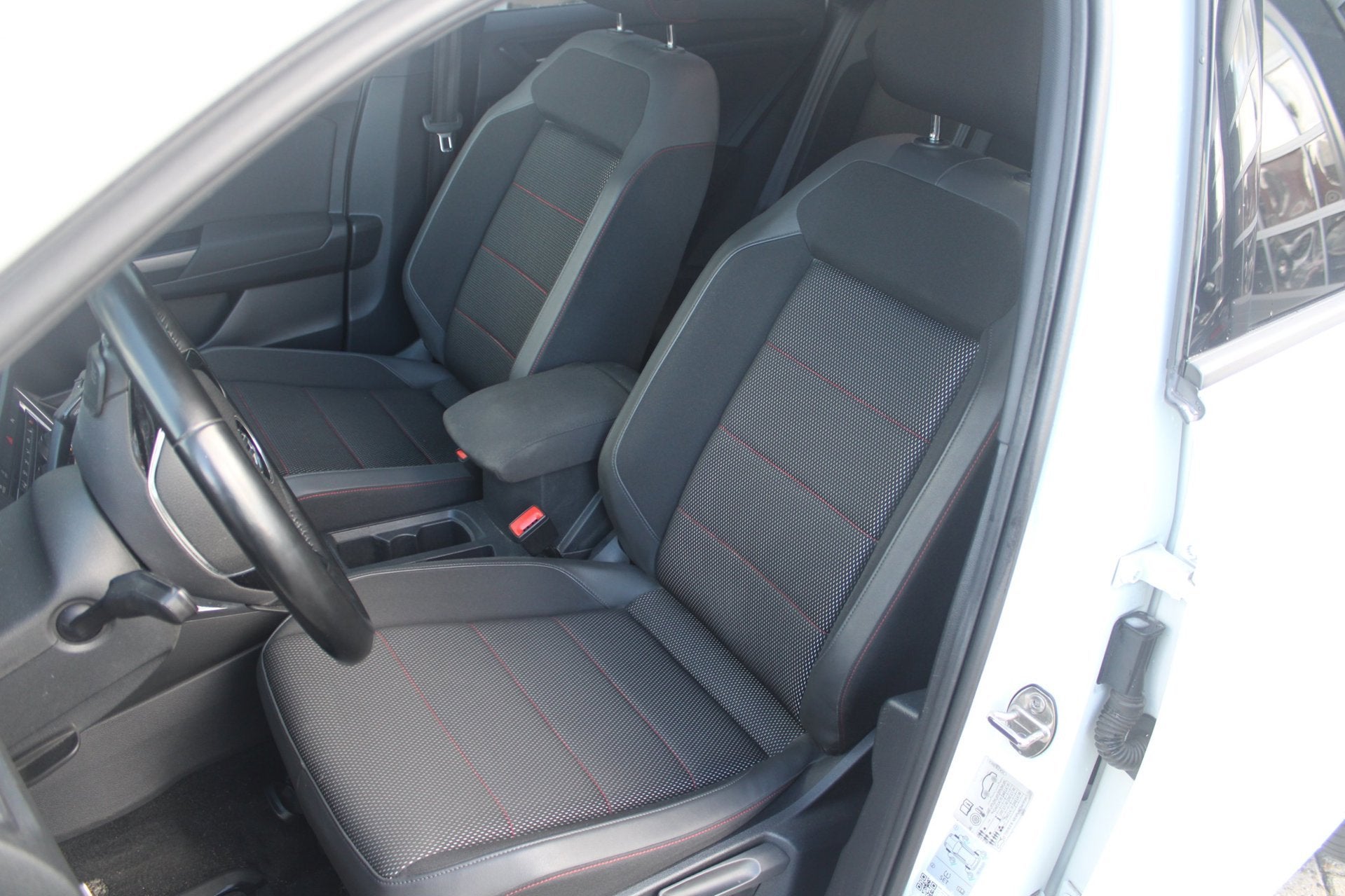 Volkswagen T-Roc 1.5 TSI R-Line Org NL | Af. Trekhaak | Virt, Auto's, Volkswagen, 4 cilinders, 150 pk, Alcantara, Wit
