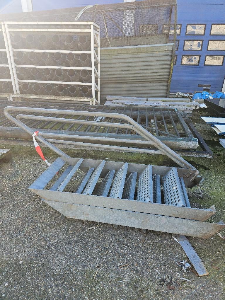 Gegalvaniseerde trap trappen trapjes ( 095 ), Ophalen, Gebruikt, Nb, Nb