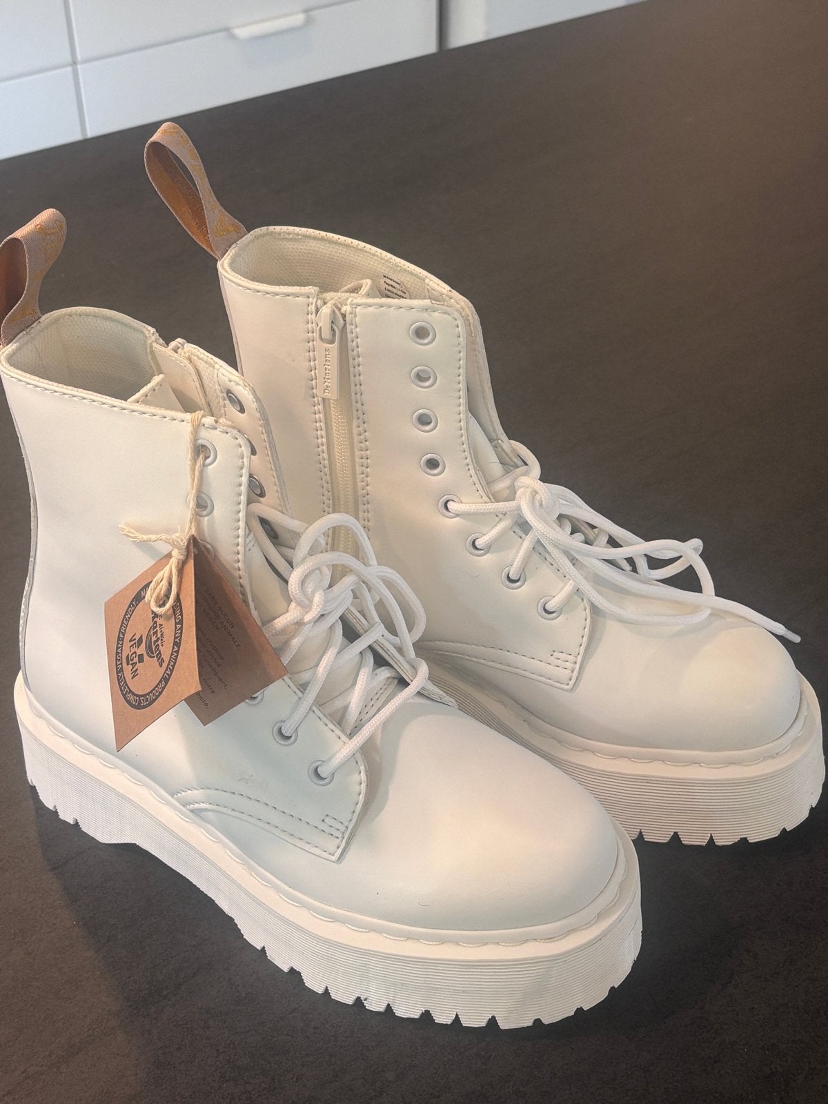 Dr. Martens Jadon II Mono Vegan Boots - Maat 39, Ophalen of Verzenden, Nieuw, Wit, Lage of Enkellaarzen