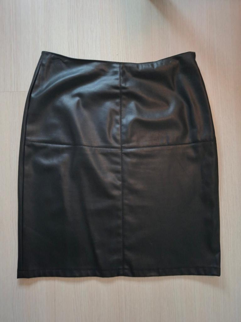 C&A zwarte imitatie leren rok maat 42, Maat 42/44 (L), Ophalen of Verzenden, Zo goed als nieuw, Knielengte