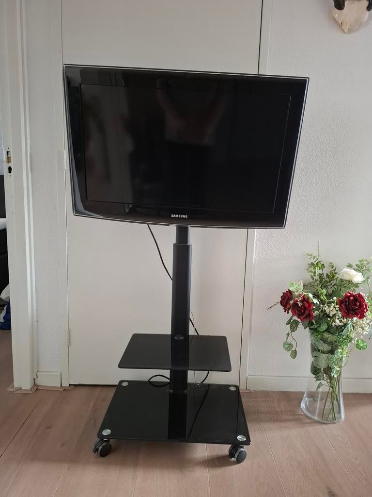 LTv, op verrijdbaar tv meubel., Audio, Tv en Foto, Televisiebeugels, Ophalen, Zo goed als nieuw