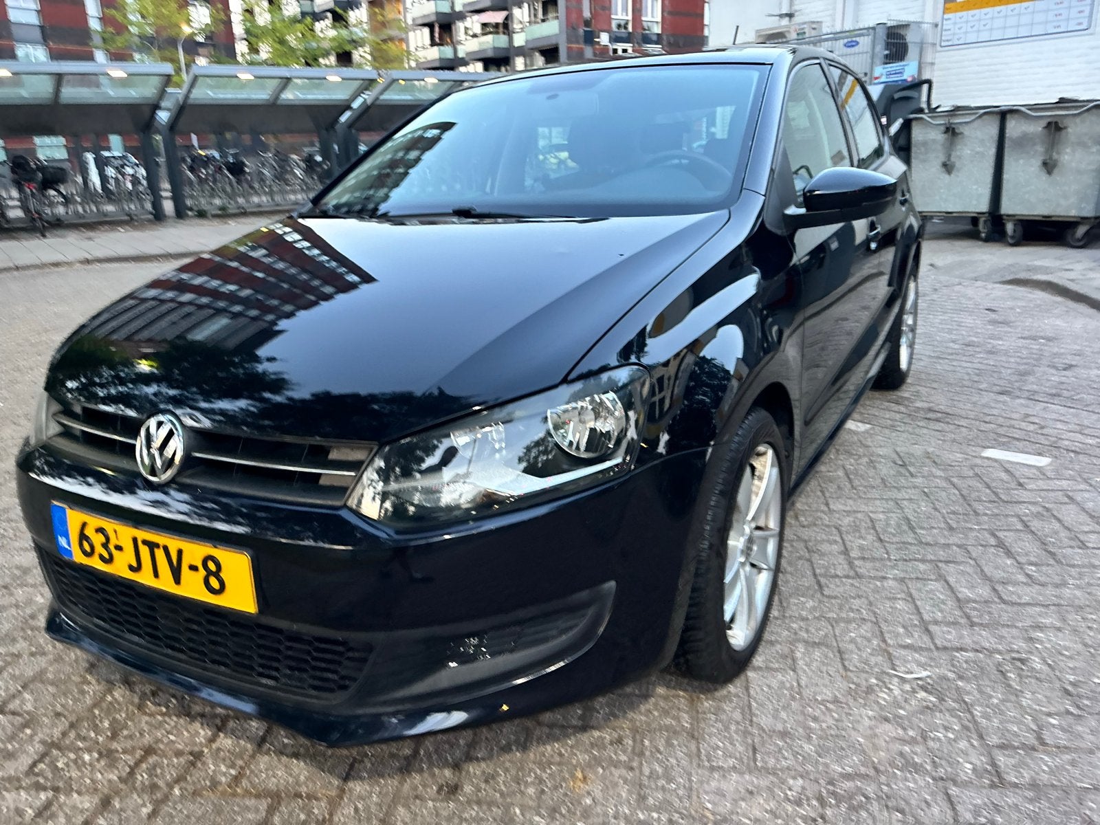 Volkswagen Polo 1.4 16V FSI 63KW 2009 Zwart, Auto's, Voorwielaandrijving, 970 kg, 40 €/maand, 4 cilinders