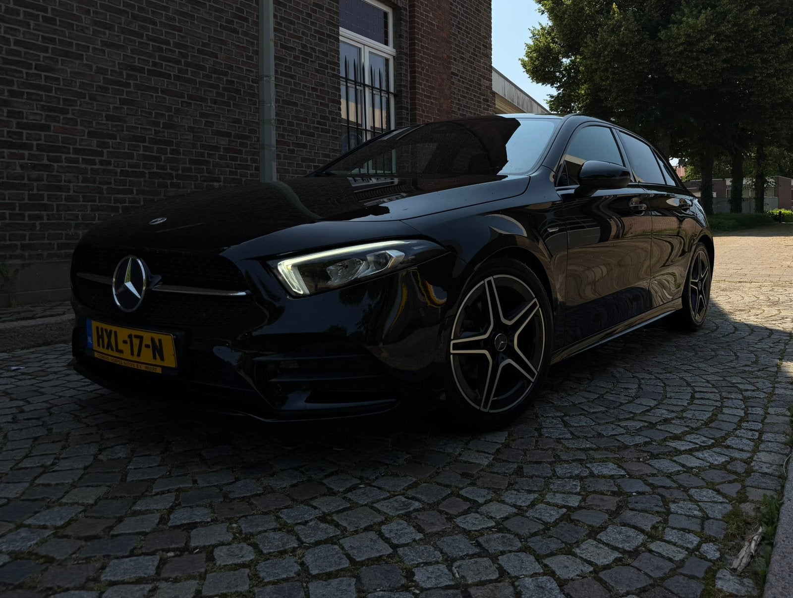 Mercedes-Benz A180 amg - Sfeerverlichting- Automaat, Auto's, Mercedes-Benz, 4 cilinders, Alcantara, Zwart, Lane Keeping Assist