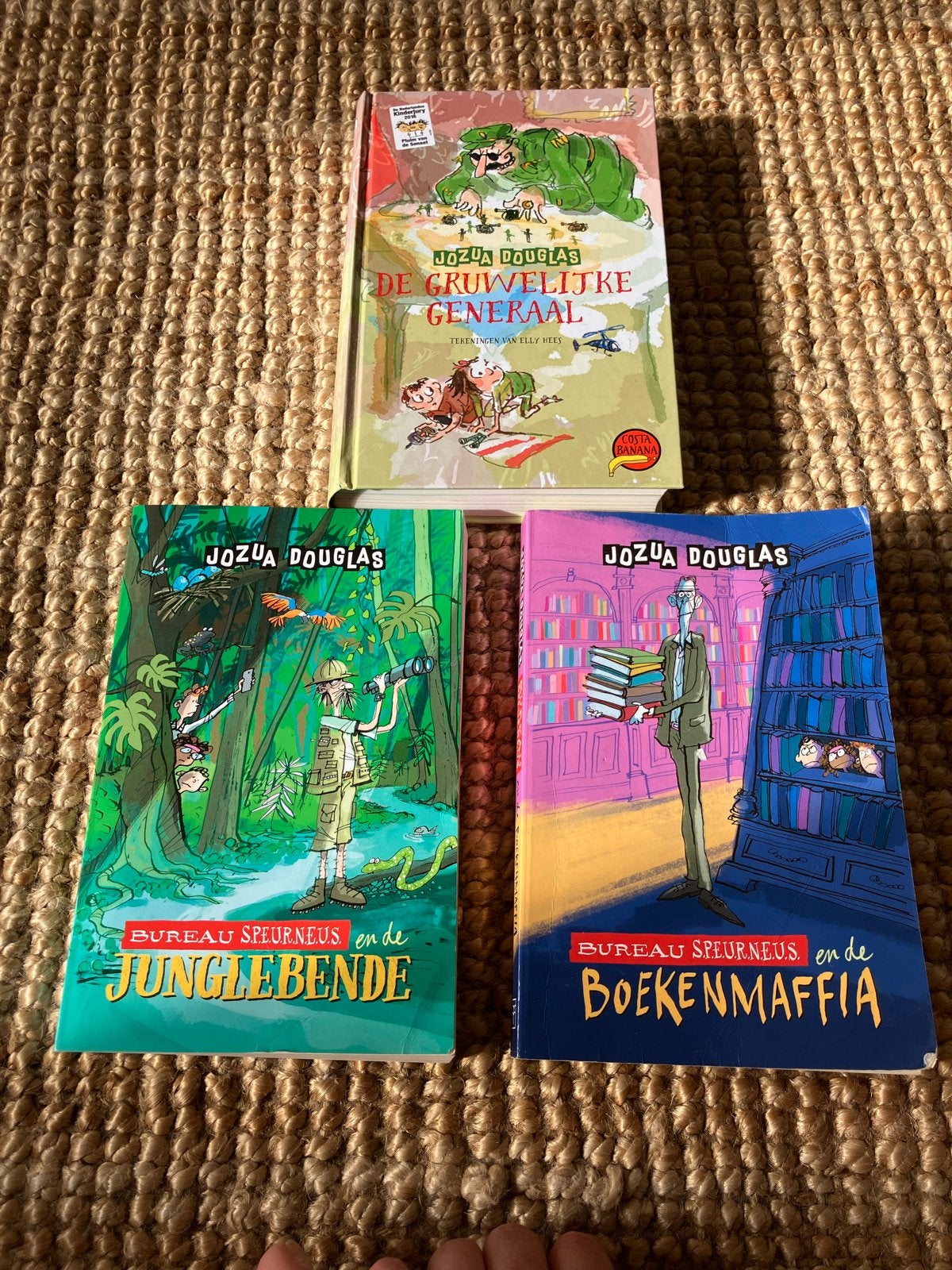 Jozua Douglas - Bureau Speurneus boeken (3 stuks), Ophalen of Verzenden, Zo goed als nieuw, Fictie algemeen