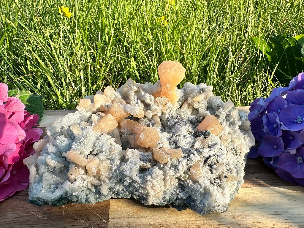 Prachtige stilbiet strikken op apofylliet, Ophalen of Verzenden
