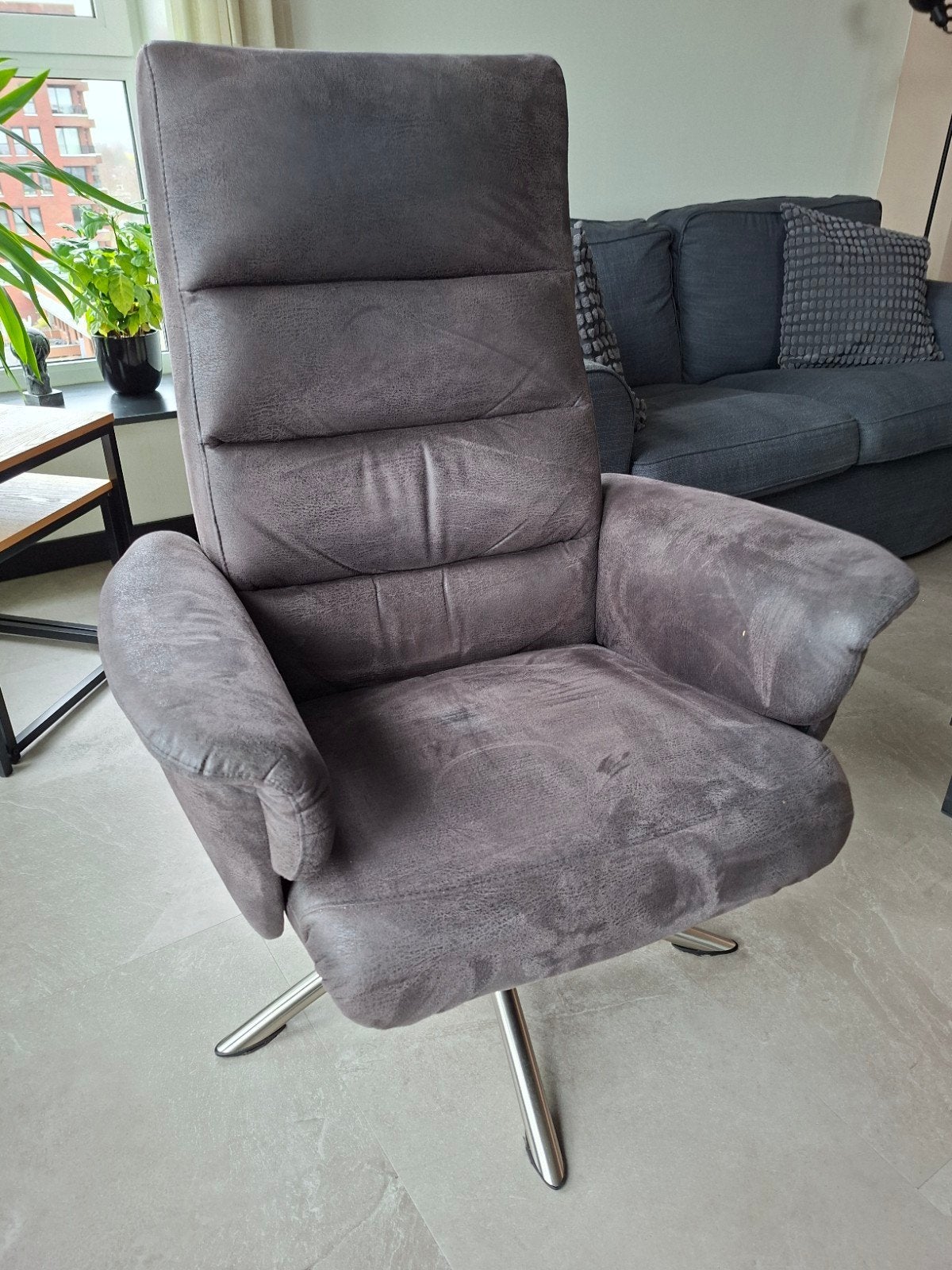 2 grijsbruine fauteuils met draaivoet, Gebruikt, Modern, Comfort, 75 tot 100 cm, Ophalen of Verzenden