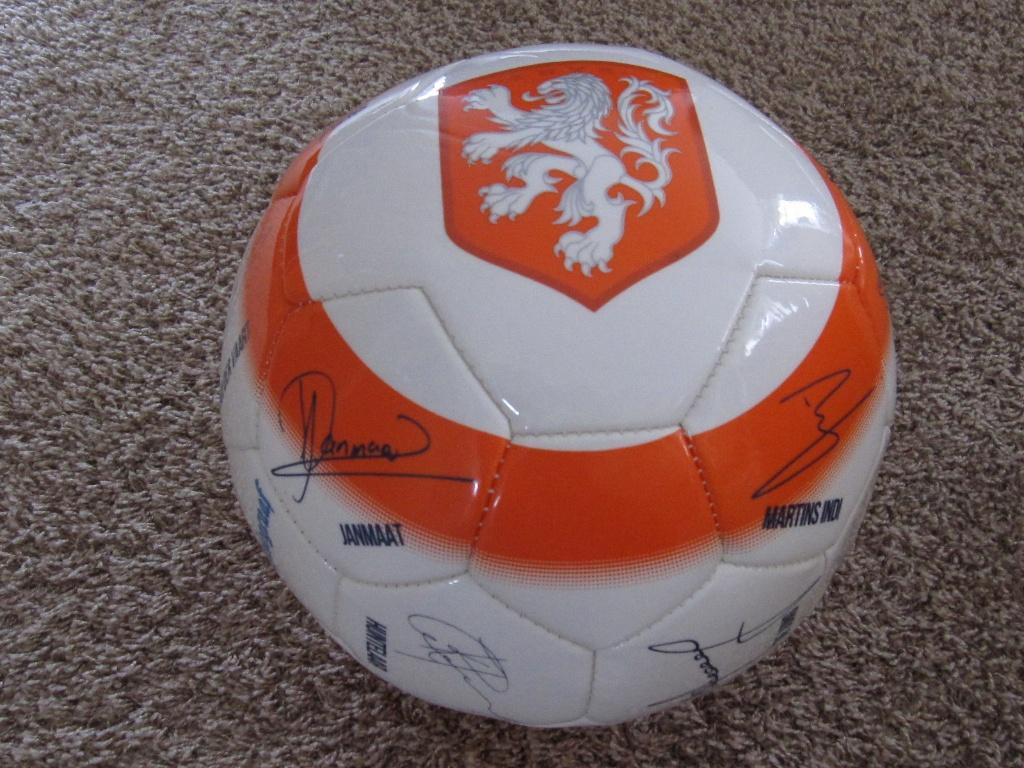 uniek exemplaar van 2014 met nederlands elftal op de bal, Maat XS of kleiner, Ophalen of Verzenden, Nieuw, Bal