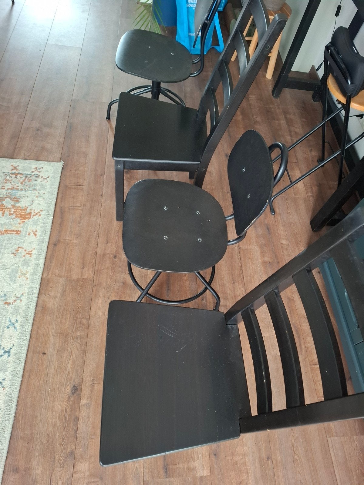 4 zwarte Ikea stoelen (2x bureau, 2x eettafel) - gratis, Huis en Inrichting, Stoelen, Ophalen, Gebruikt, Zwart, Hout