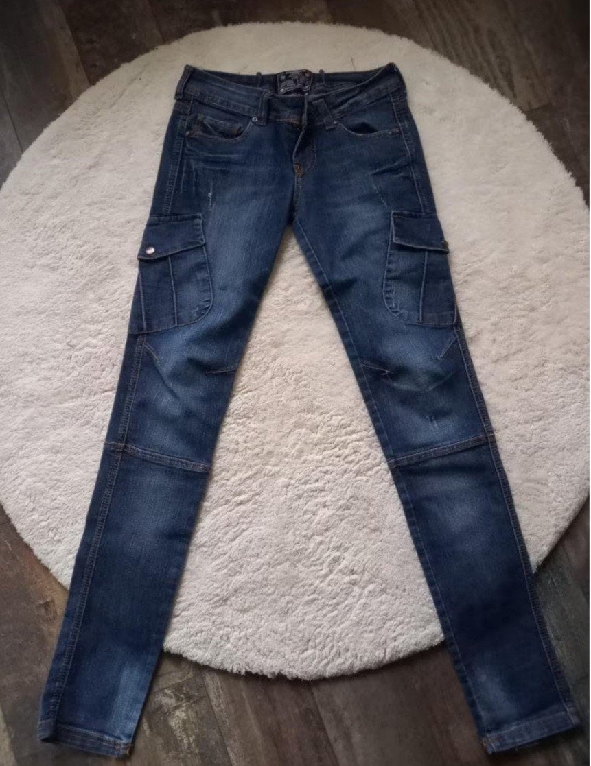 Jeans van Bershka, Blauw, Zo goed als nieuw, W27 (confectie 34) of kleiner, Bershka
