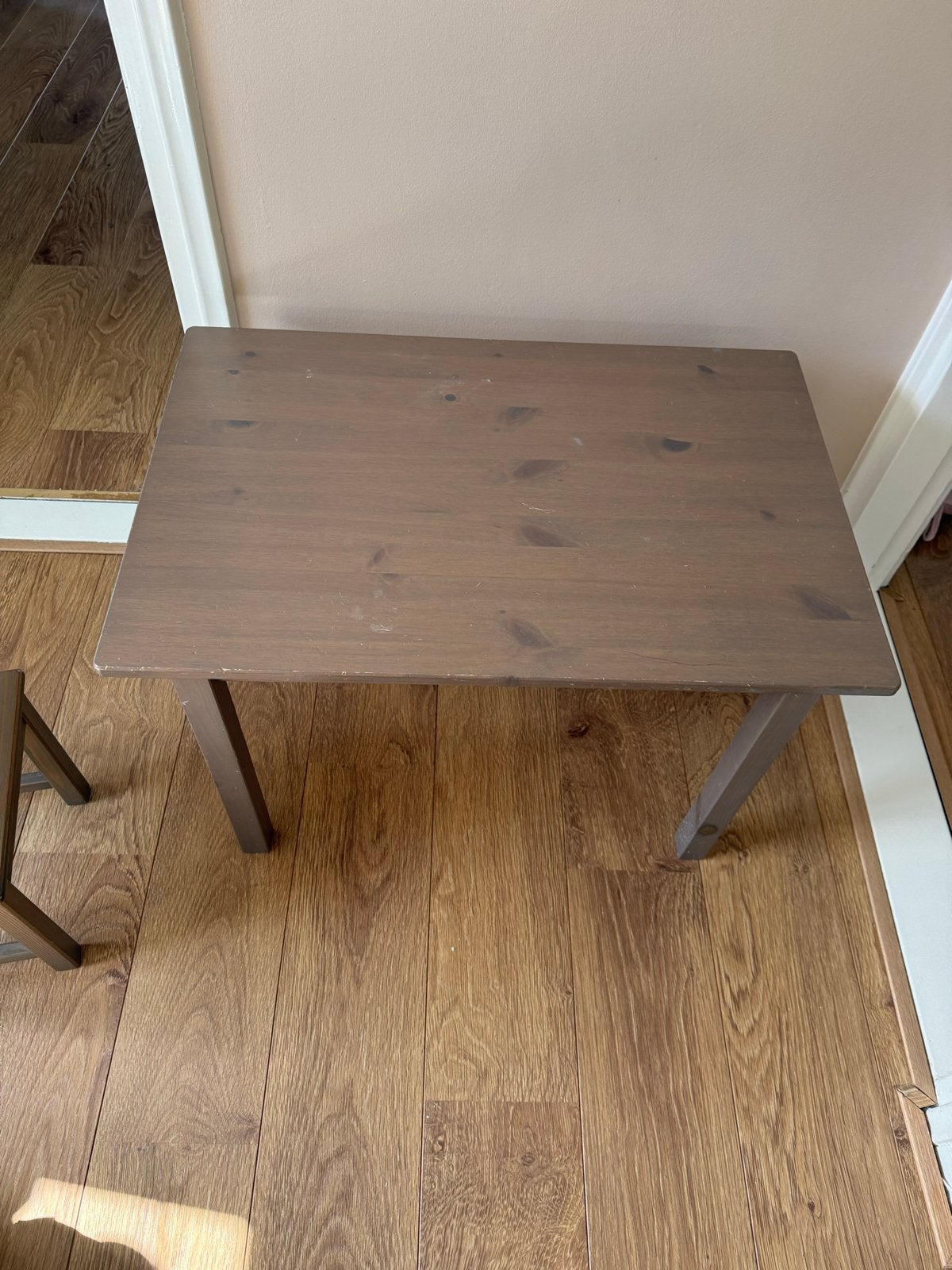Houten kinderbureau met stoel, Kinderen en Baby's, Kinderkamer | Tafels en Stoelen, Ophalen, Gebruikt, Tafel(s) en Stoel(en)