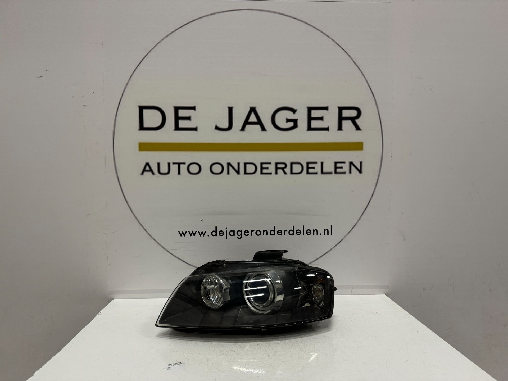AUDI A3 8P XENON KOPLAMP LINKS 8P0941003R, Auto-onderdelen, Gebruikt, AUDI AG, Auto-Union-Strasse 1
85045  Ingolstadt, DE, Kundenbetreuung@audi.de