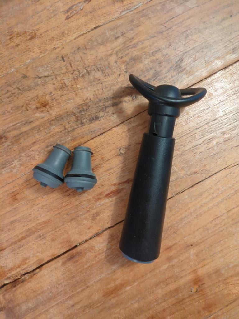Wijnvacuümpomp met 2 stoppers, Kunststof, Ophalen of Verzenden, Zwart, Overige merken