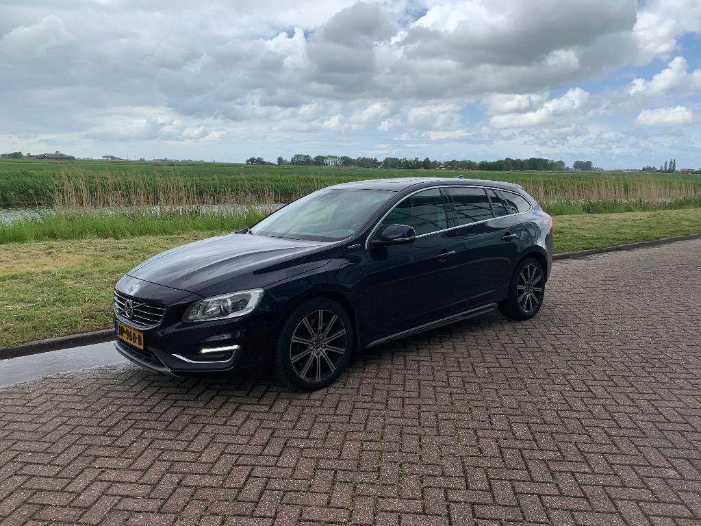 Volvo V60 D6 Twin Engine 288pk Geartronic AWD Plug In Hybrid, Auto's, Volvo, 1800 kg, Euro 6, Blauw, Vierwielaandrijving