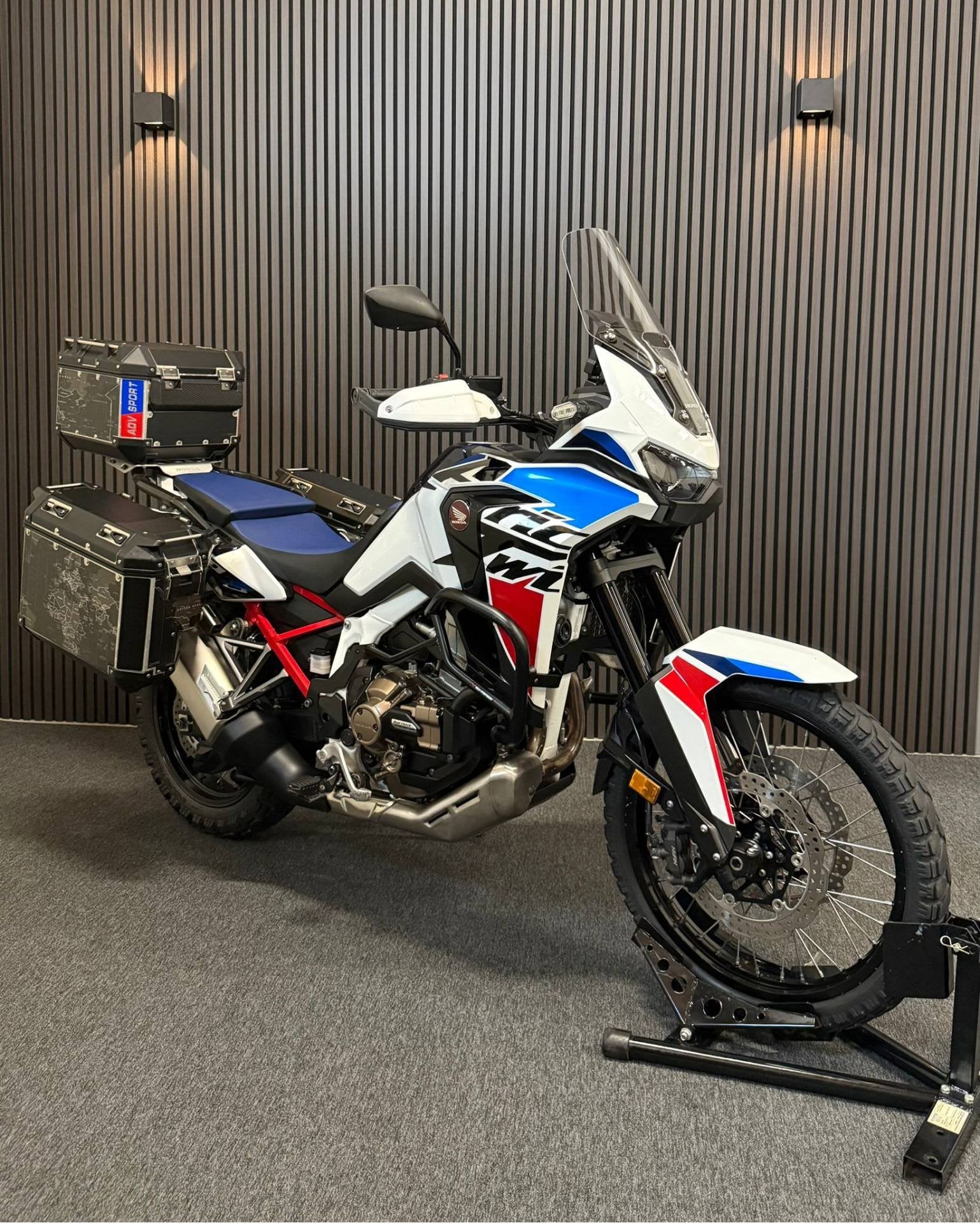 Honda CRF 1100L Africa Twin DCT ABS KOFFERSET-BEUGELS-CARPLA, Kolen Motors, Traction Control, Broekhovenseweg 130-2
5021LJ  TILBURG, NL