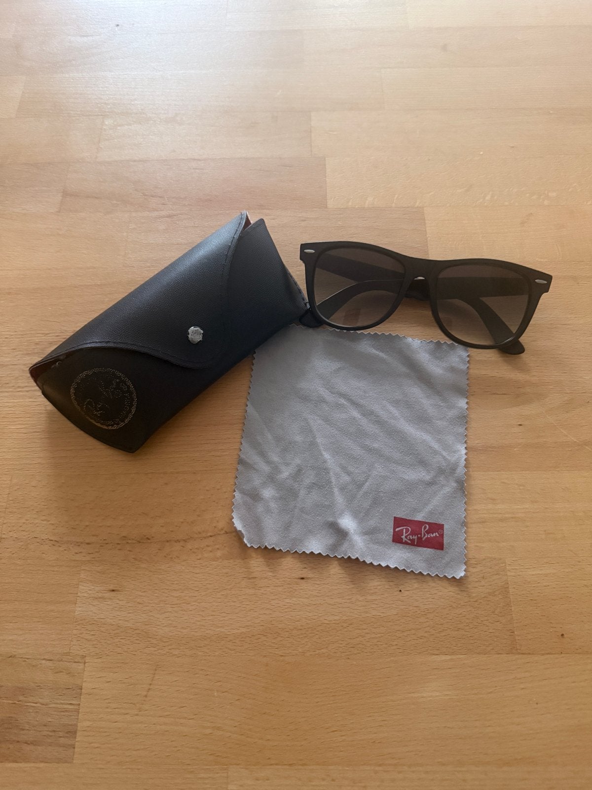 Ray-Ban Wayfarer zonnebril, Gebruikt, Zonnebril, Zwart, Ophalen of Verzenden