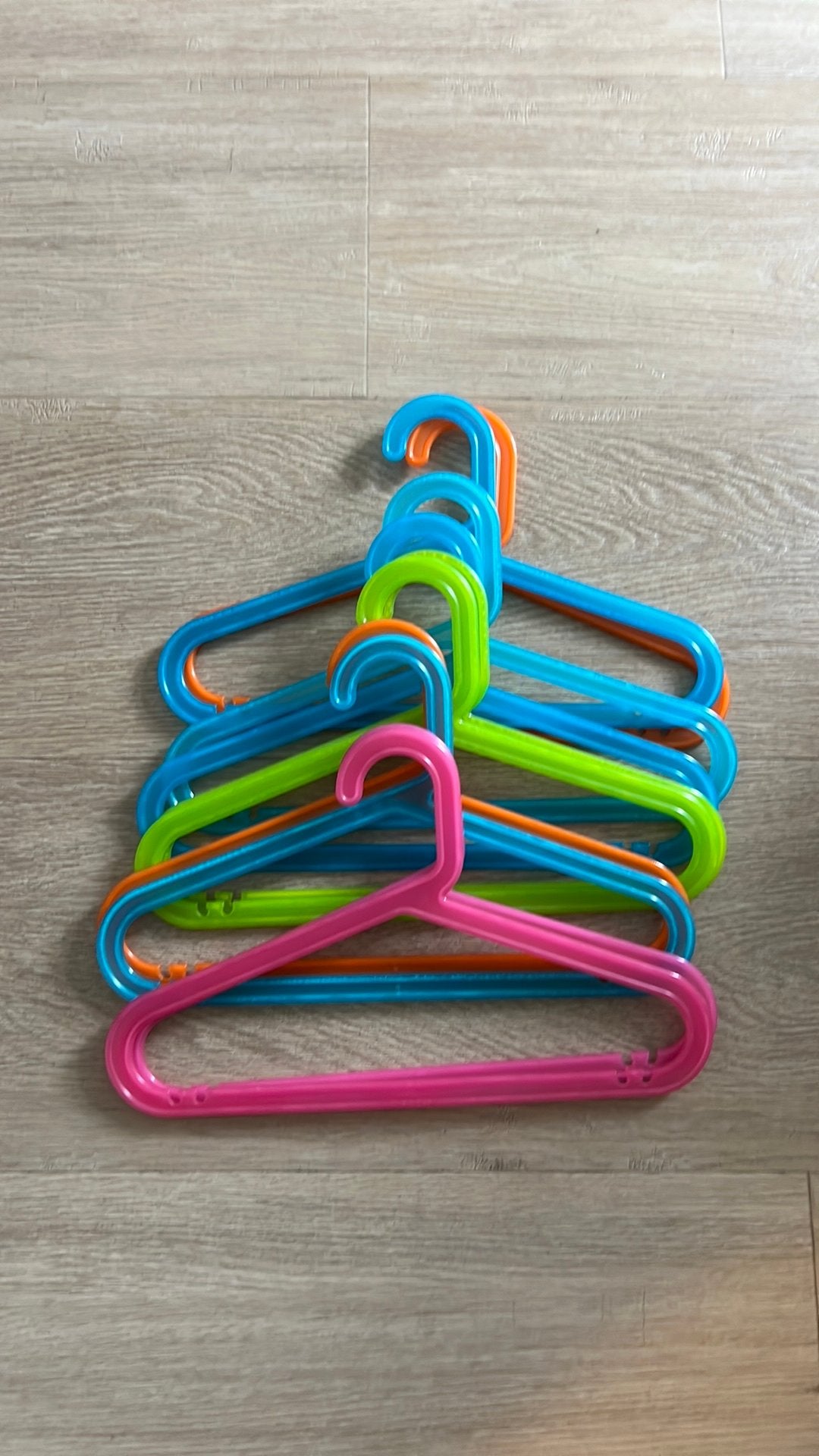 Kledinghangers kinderen gratis, Ophalen, Zo goed als nieuw, Kunststof, Kinderen