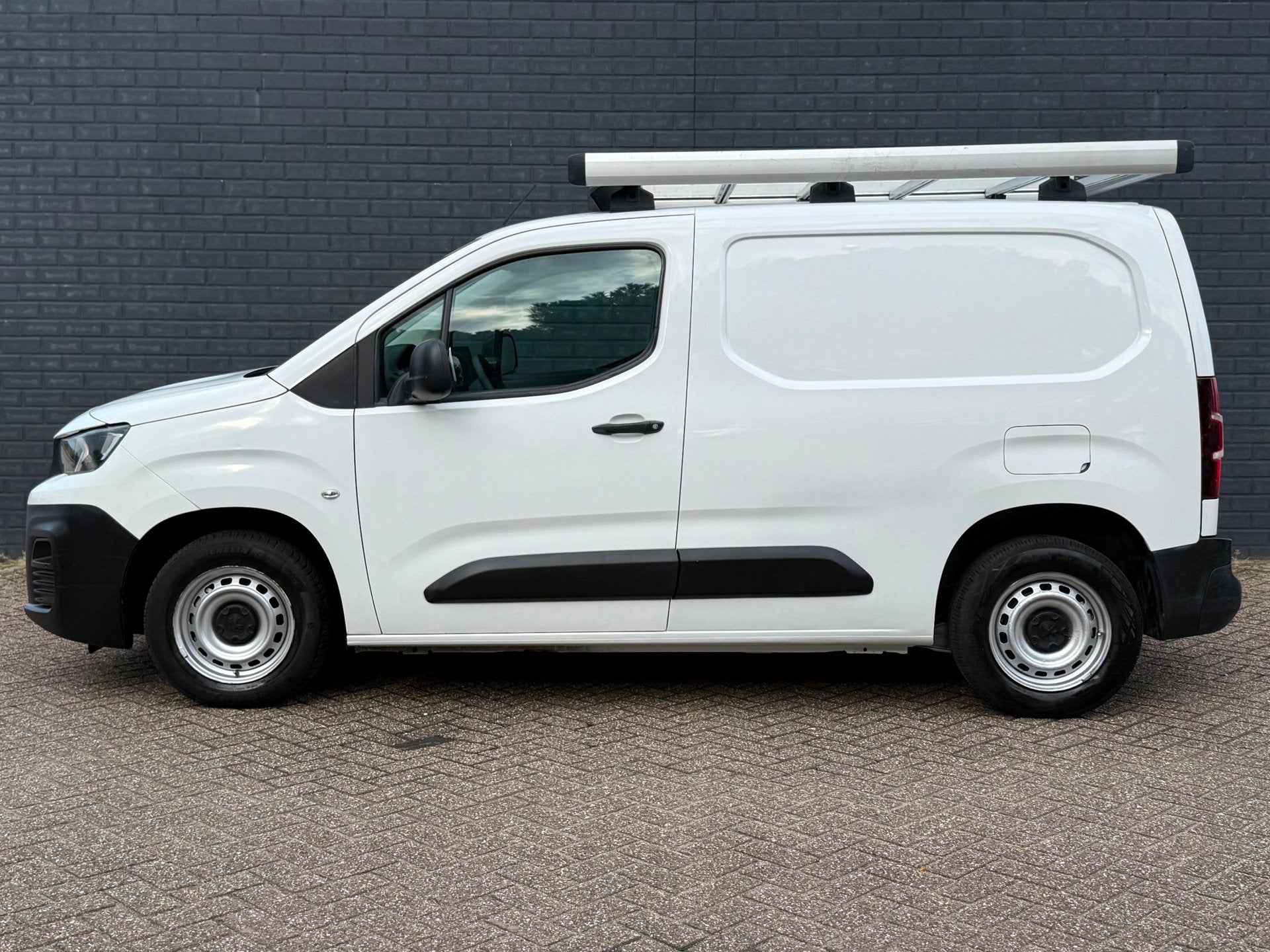 Peugeot Partner 1.5 BlueHdi Premium Bj 2020 Airco Navi Imper, Voorwielaandrijving, Dealer onderhouden, Stof, Gebruikt