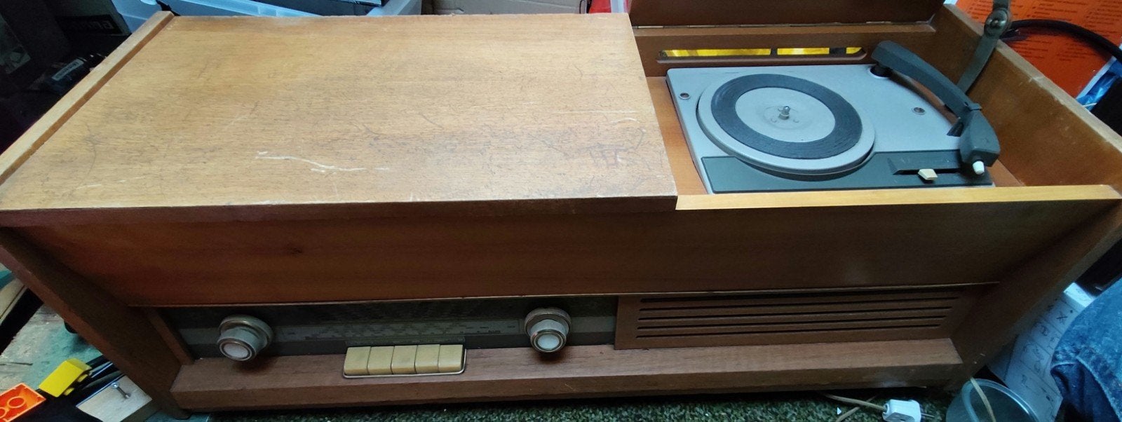 Oude radio met platenspeler - voor herstel of decoratie, Ophalen, Niet werkend, Platenspeler, Overige merken