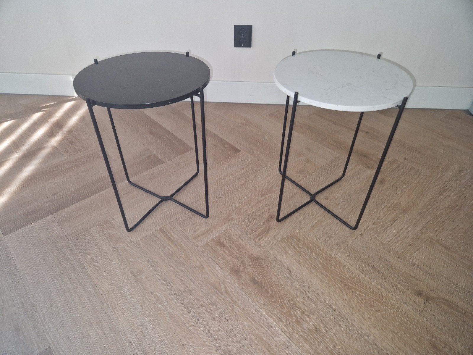 2 marmeren bijzettafels, Huis en Inrichting, Tafels | Bijzettafels, Ophalen, Rond, Minder dan 55 cm, 45 tot 60 cm