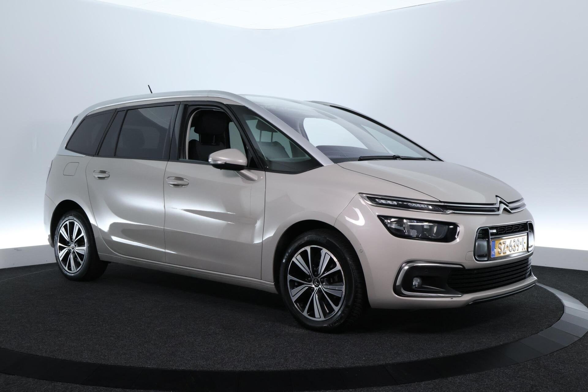 Citroen Grand C4 SpaceTourer 1.2 PureTech Business 7P|CARPLA, Voorwielaandrijving, Gebruikt, Euro 6, 7 stoelen