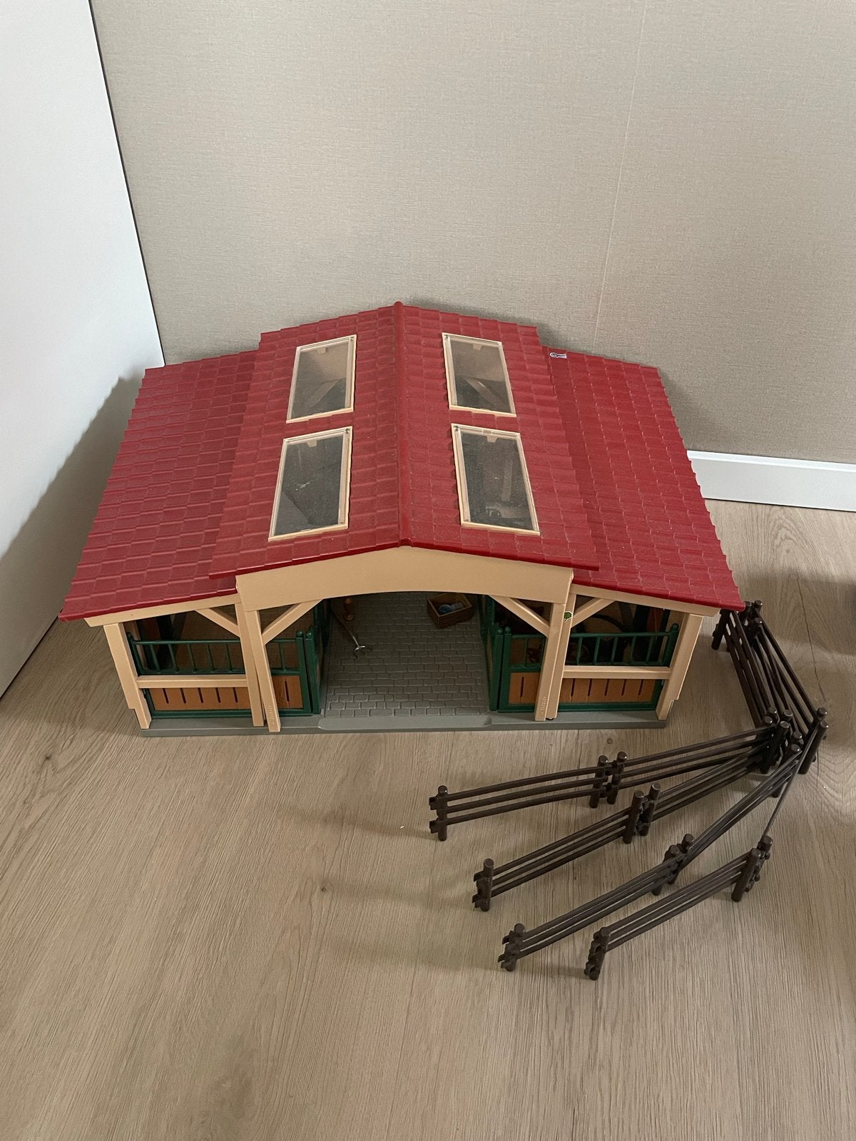 Grote Schleich paardenstal, voertuigen en veel paarden, Ophalen, Gebruikt, Jongen of Meisje