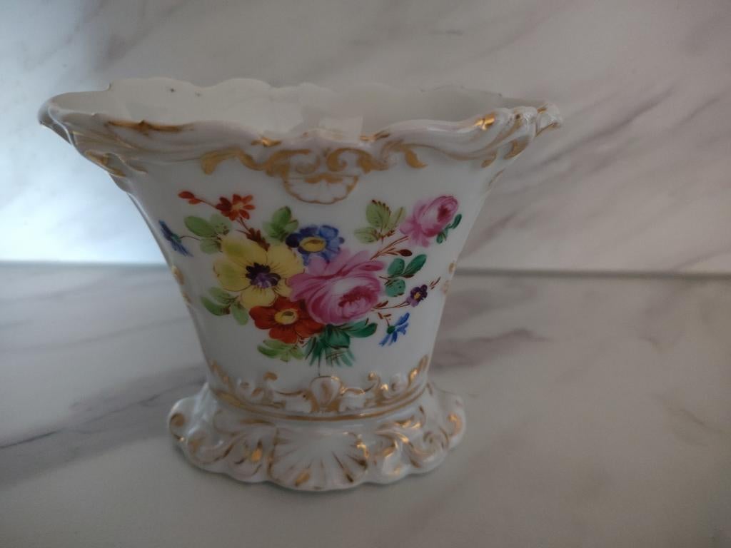 Antieke porseleinen vaas met bloemen en figuur, Ophalen