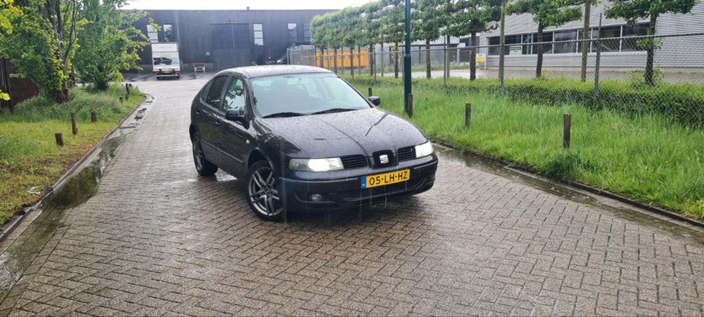 Seat Leon 1.6 16V 77KW 2003 Zwart, Voorwielaandrijving, Stof, 4 cilinders, Leon