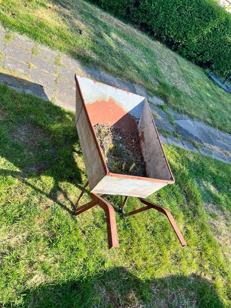 Oude roestige kruiwagen - Decoratief tuinstuk, Ophalen of Verzenden, Gebruikt, Handmatig, Tweewielig