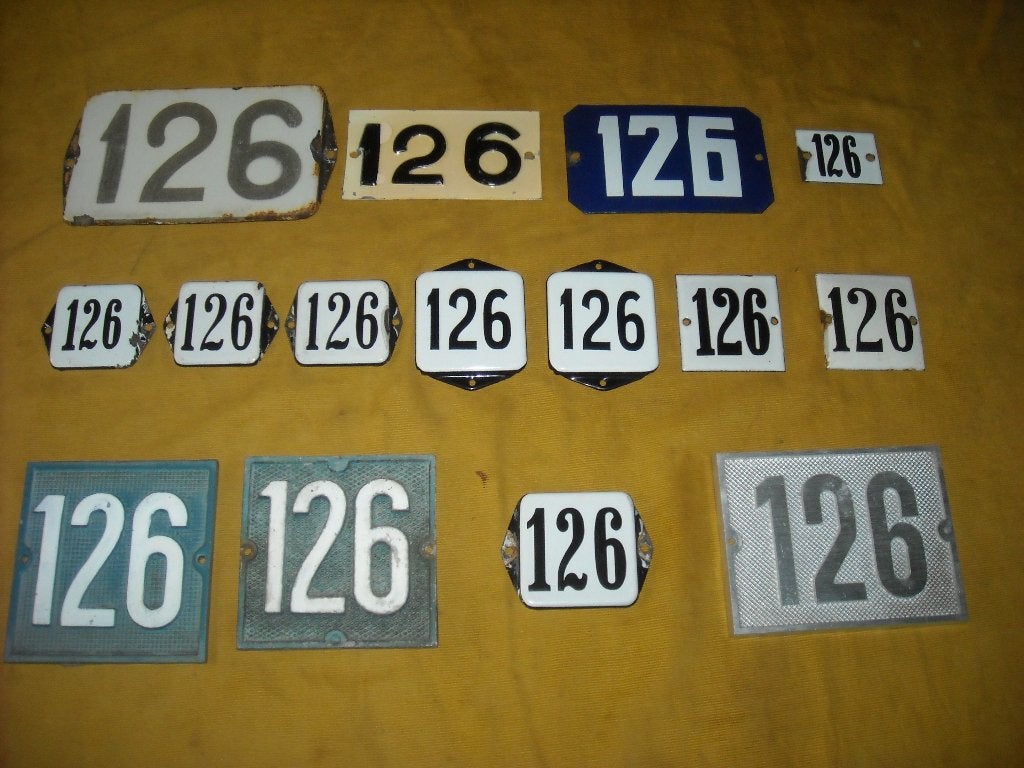 oud emaille huisnummer 126 ook 127 128 129 130 131 132 133 6, Ophalen of Verzenden