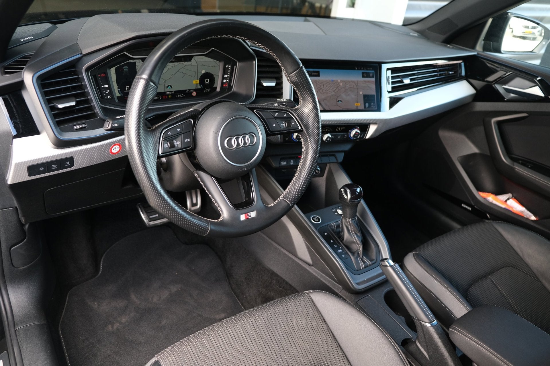 Audi A1 citycarver 30 TFSI Citycarver S-tronic S-Line Navi L, Dealer onderhouden, Zwart, Automatische klimaatregeling, Zwart
