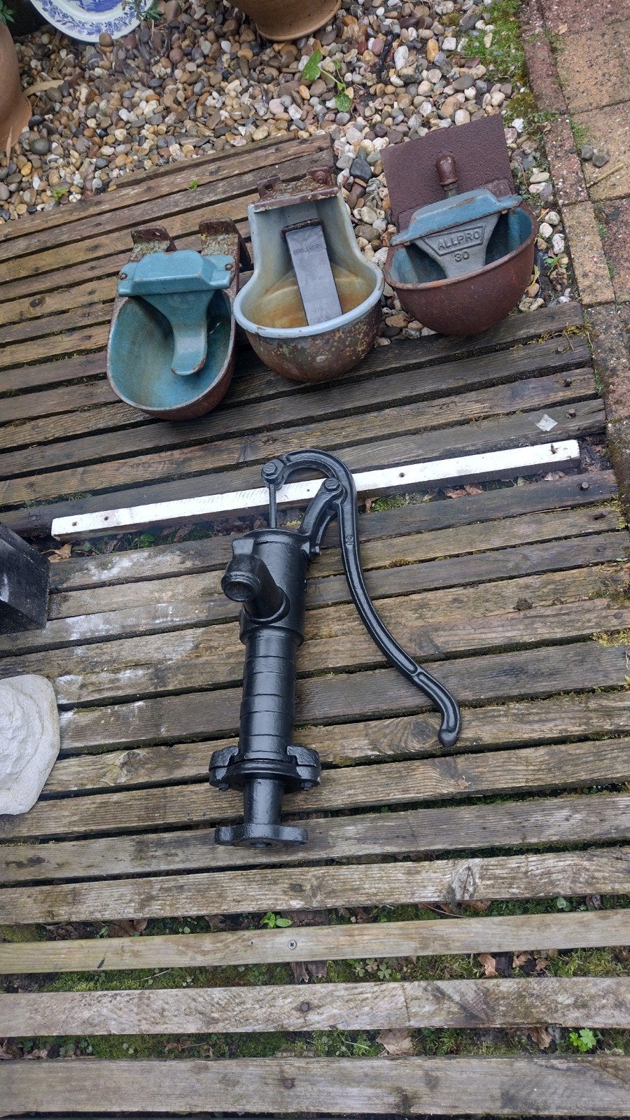 Gietijzeren waterpomp en drinkbakken, Antiek en Kunst, Ophalen