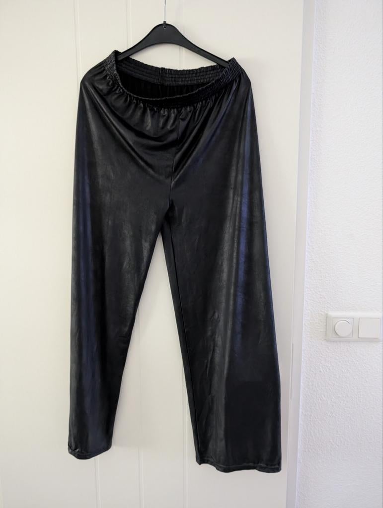 Magna Wijde Broek Lederlook Maat 40/42, Kleding | Dames, Zwart, Maat 42/44 (L), Ophalen of Verzenden, Lang