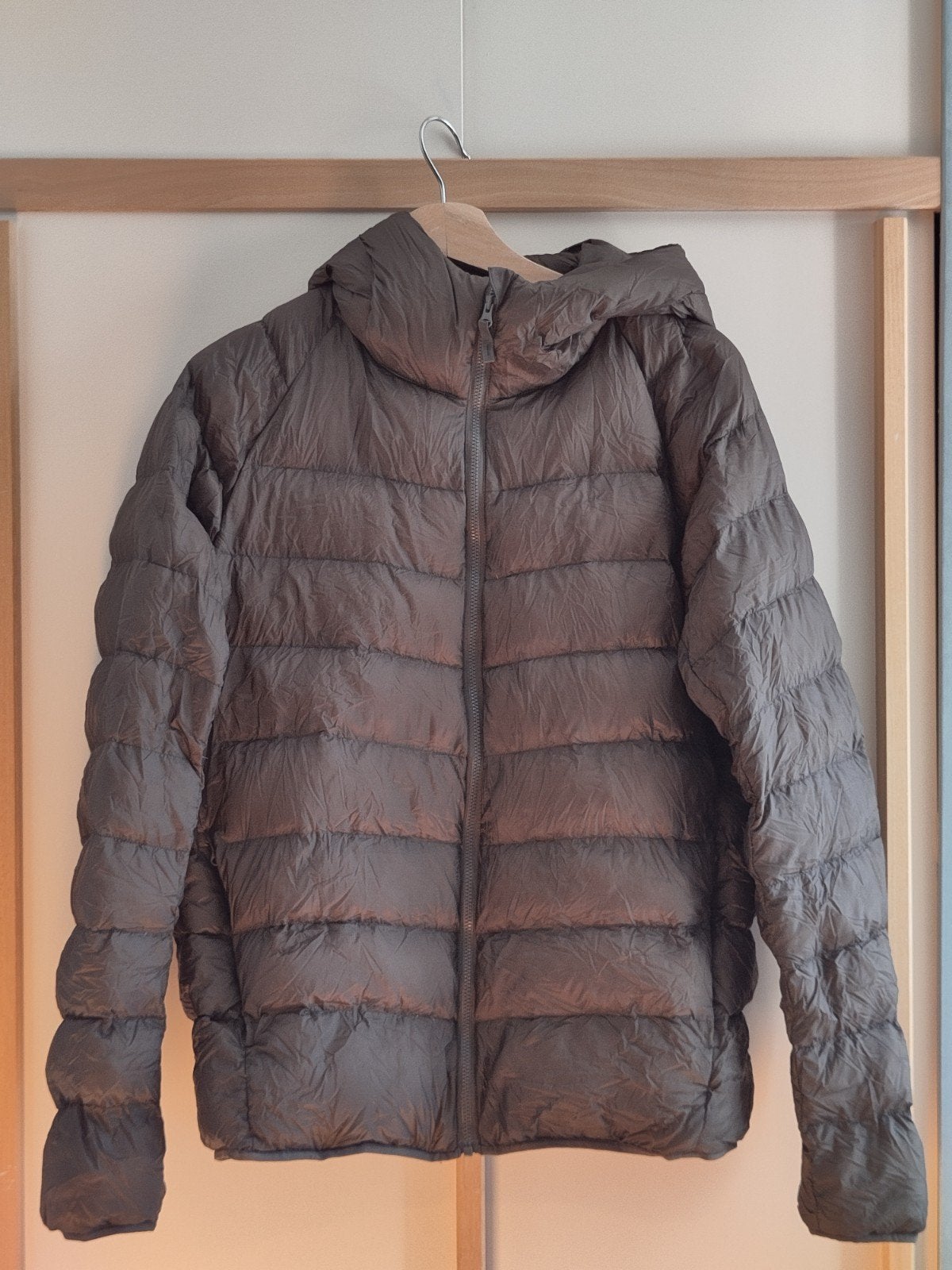 Uniqlo Ultralight Down Jacket Olijfgroen Maat M, Kleding | Heren, Uniqlo, Maat 48/50 (M), Ophalen of Verzenden, Zo goed als nieuw