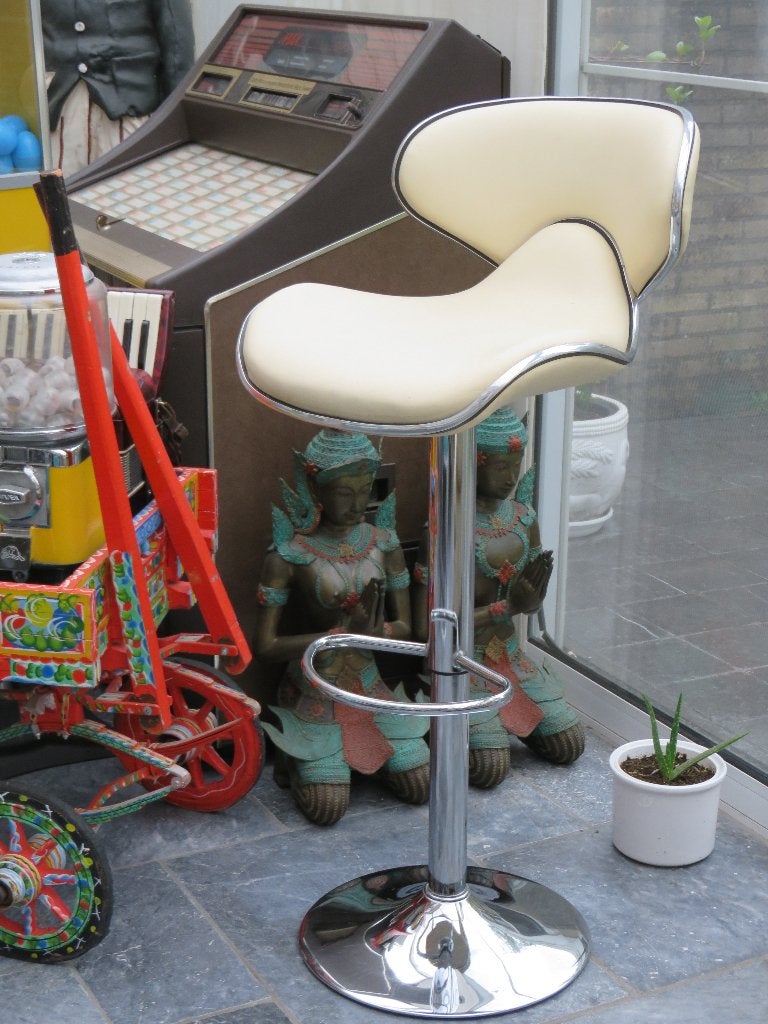 Leuke retro design barkruk, verstelbaar en draaibaar., Ophalen, Gebruikt, Leer, 60 tot 90 cm