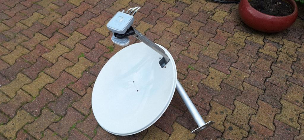 Satellietschotel met LNB voor meerdere ontvangers, Ophalen, Gebruikt, (Schotel)antenne, Overige merken