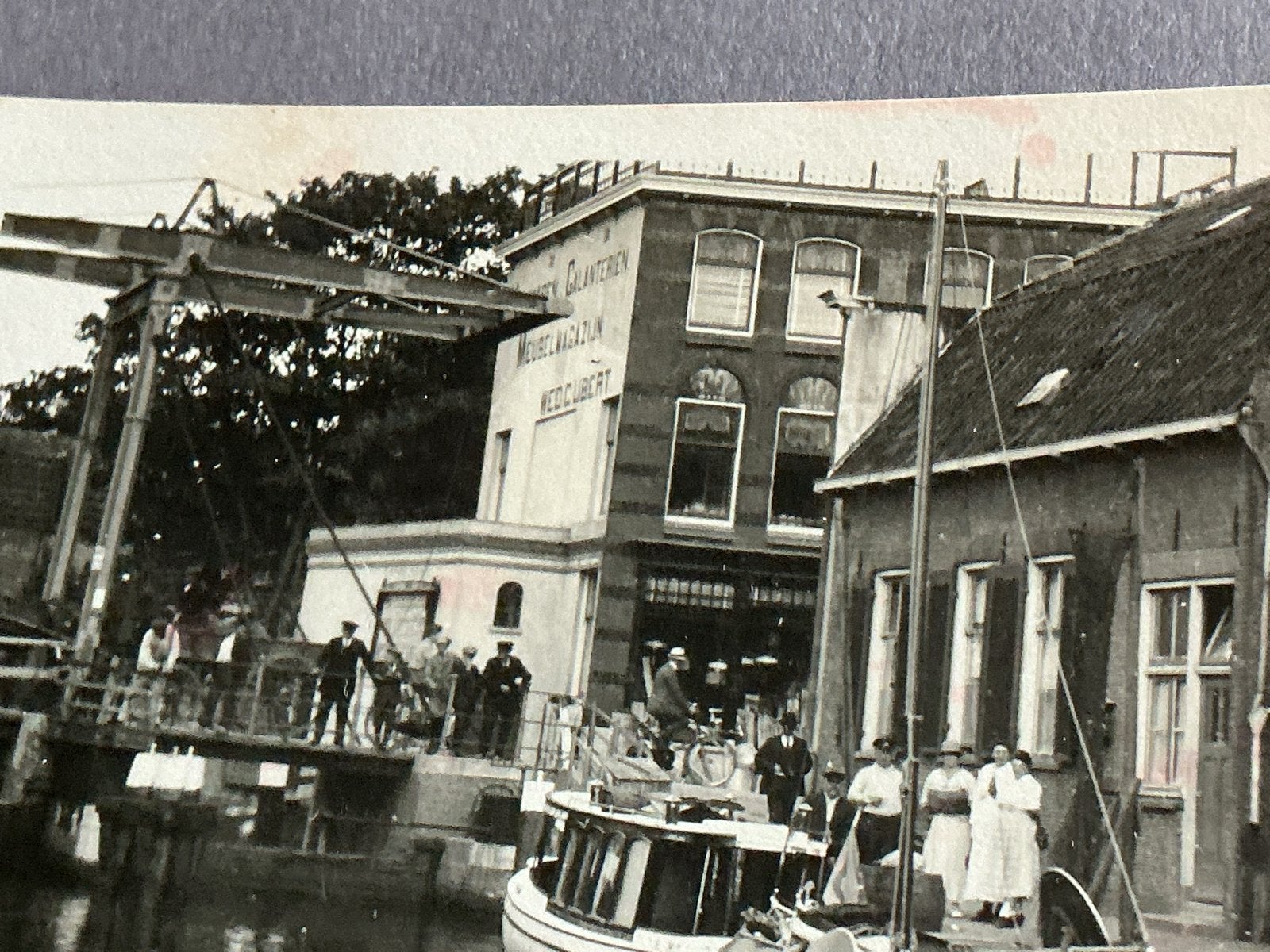 Foto omgeving Abcoude.? Ubert meubelen bij brug, Verzenden, Voor 1940, Gebruikt, Overige onderwerpen
