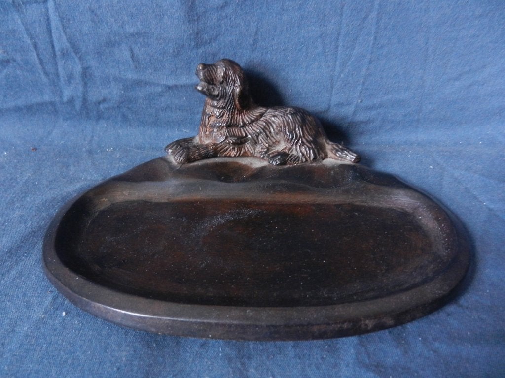 Bronzen / koperen vide poche met liggende hond b. 18,3 cm, Ophalen of Verzenden, Brons