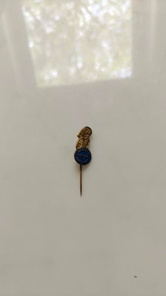 Vintage Wielrenner Pin - Gouden Fiets Speldje, Ophalen of Verzenden, Gebruikt, Sport, Speldje of Pin