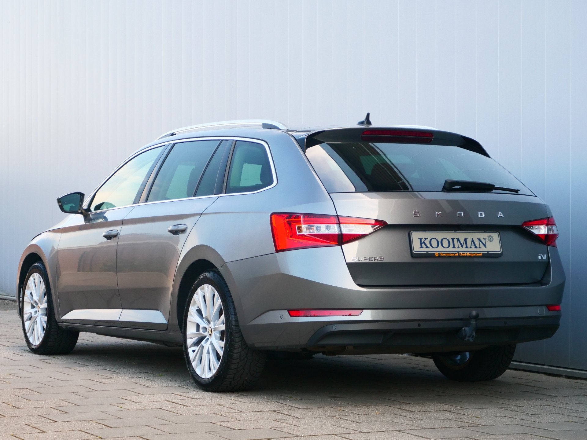 Skoda Superb Combi 1.4 TSI iV Syle 218 Pk Automaat Navi / DA, Auto's, Skoda, Zwart, 4 cilinders, Hybride Elektrisch/Benzine, Te koop