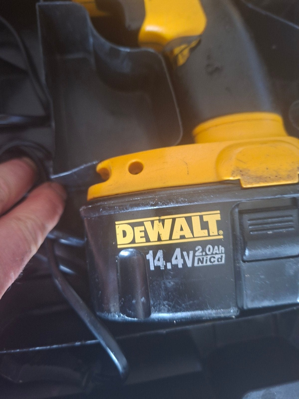 DeWalt Accu Boormachine 14.4V met Koffer en Lader, Ophalen, Gebruikt, Variabele snelheid, Boor- en Schroefmachine