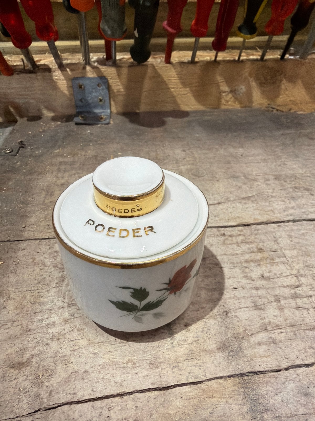 Vintage porseleinen potje met roos decoratie, Ophalen