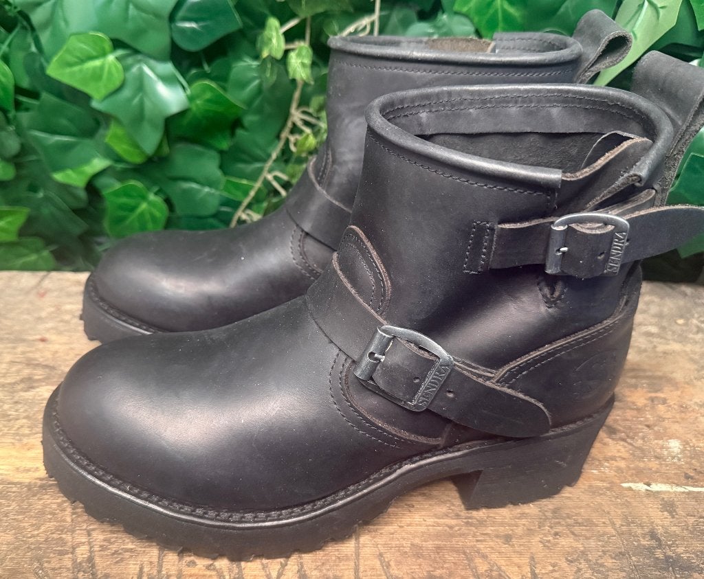 geweldig mooie vintage plateau boots van Sendra maat 42, Sendra, Zwart, Boots, Nieuw