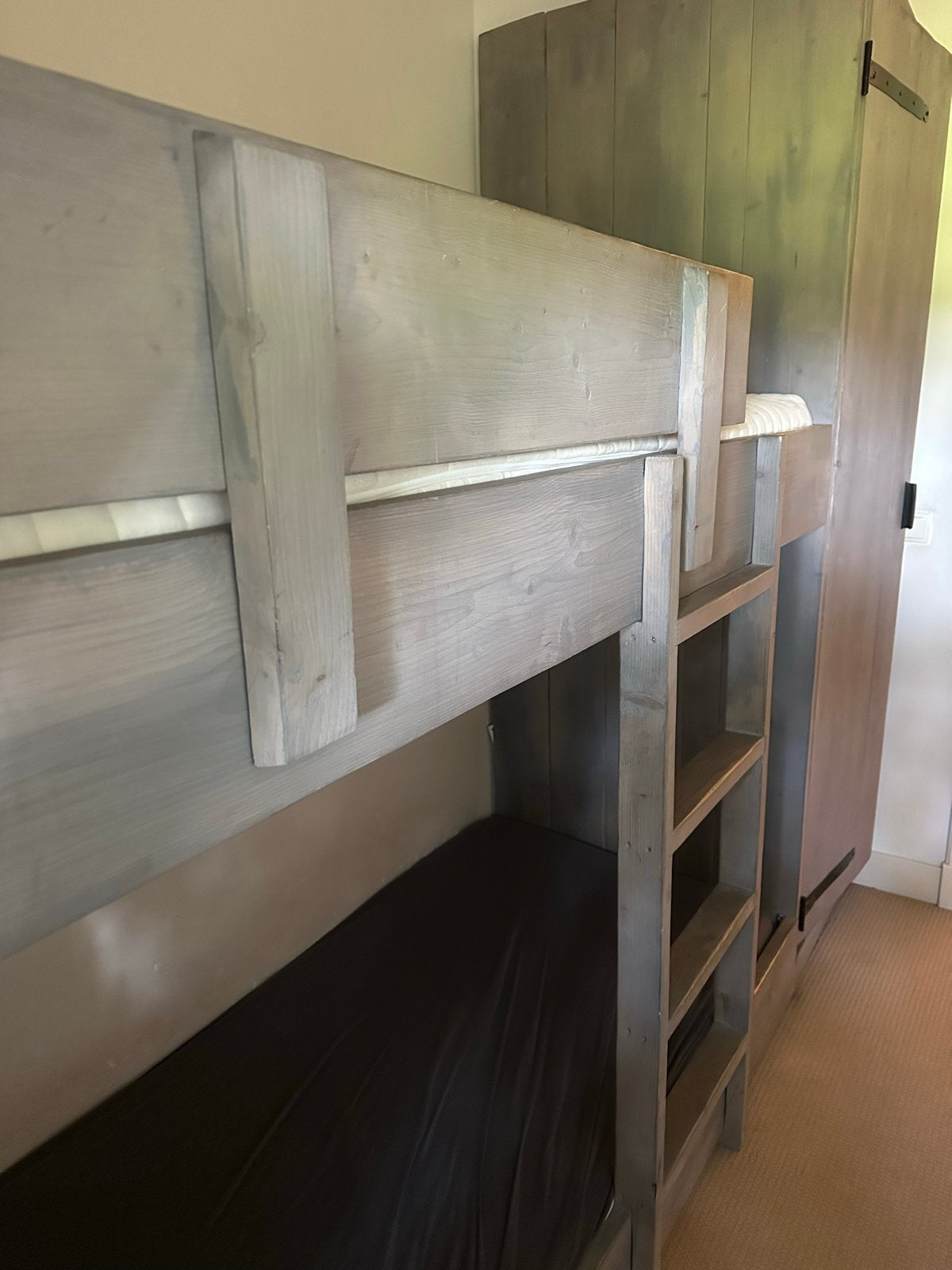 Steigerhouten Stapelbed met Geïntegreerde Hoekkast, Huis en Inrichting, Ophalen, Gebruikt, Tweepersoons, Overige maten