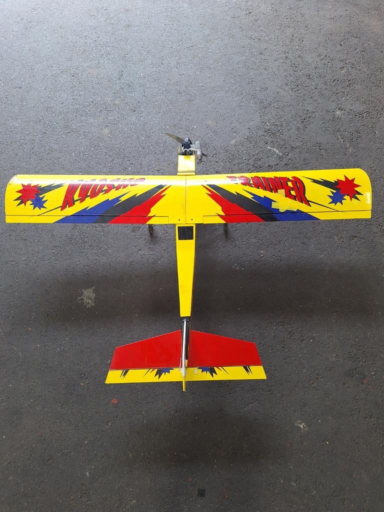 Kyosho trainer RC modelvliegtuig met motor - project, Hobby en Vrije tijd, Modelbouw | Radiografisch | Vliegtuigen, Ophalen, Onbekend