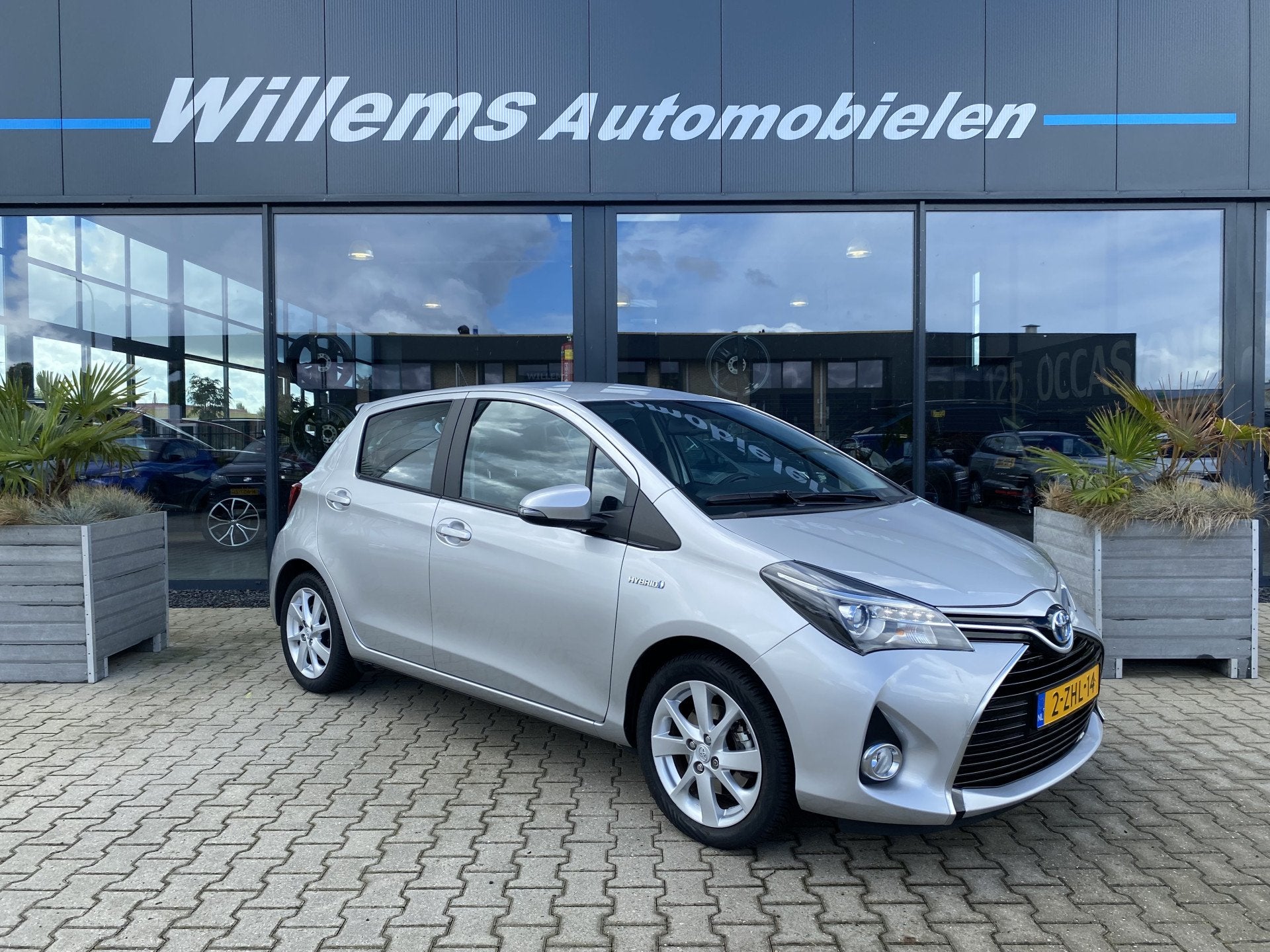 Toyota Yaris 1.5 Hybrid Dynamic Trekhaak , Camera, Navigatie, Auto's, Toyota, Gebruikt, Euro 6, 4 cilinders, Met garantie (alle)