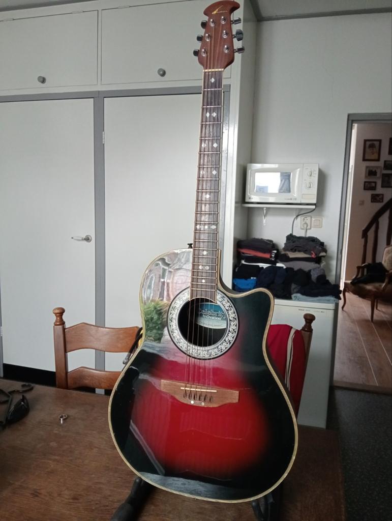 Ovation Celebrity akoestische gitaar - Rood/Zwart, Ophalen, Gebruikt, Western- of Steelstringgitaar, Met (piezo-)element