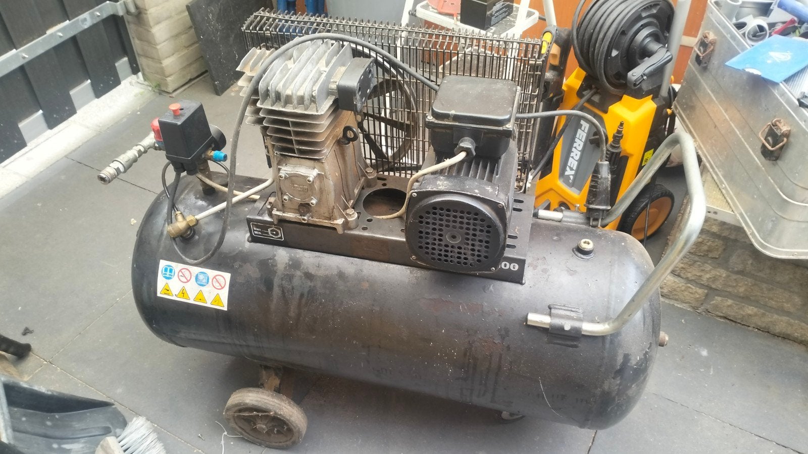 compressor met lt 100 vat, 100 liter of meer, Ophalen, Minder dan 200 liter/min