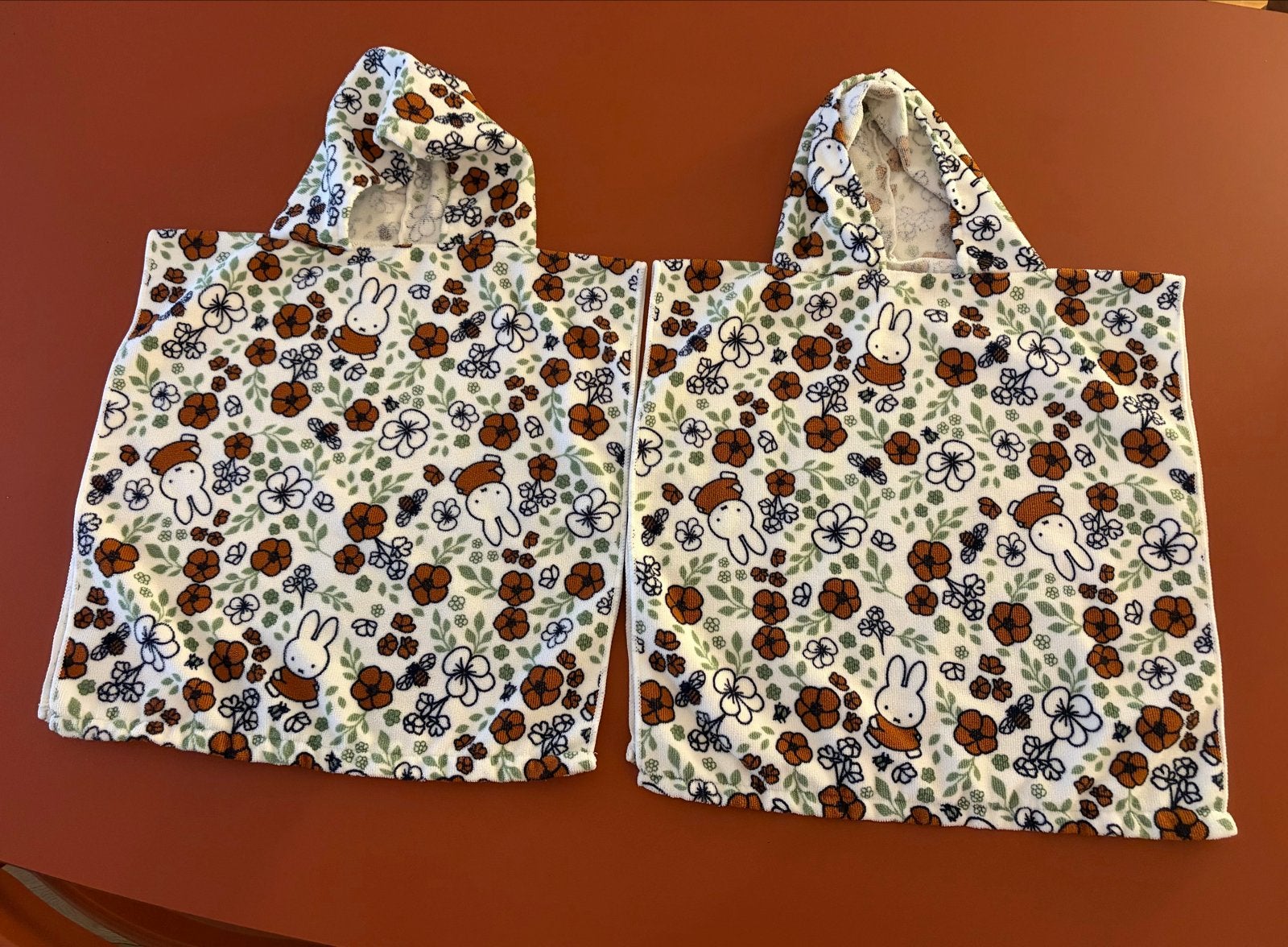 2x Nijntje/Miffy Poncho Handdoek (zgan), Kinderen en Baby's, Babykleding | Overige, Ophalen of Verzenden, Zo goed als nieuw, Jongetje of Meisje