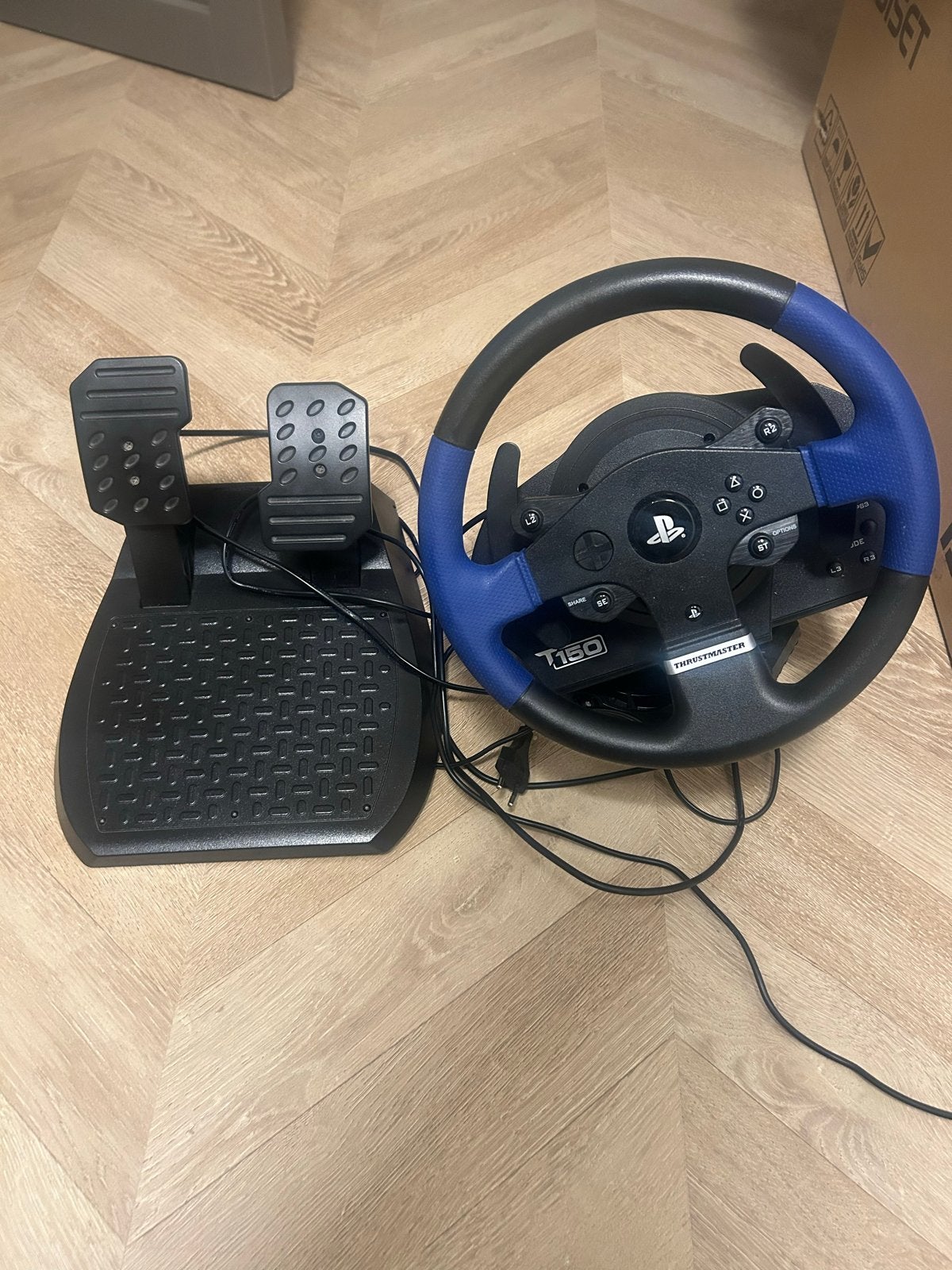 Thrustmaster T150 racestuur met pedalen voor PlayStation, Spelcomputers en Games, Spelcomputers | Sony PlayStation Consoles | Accessoires