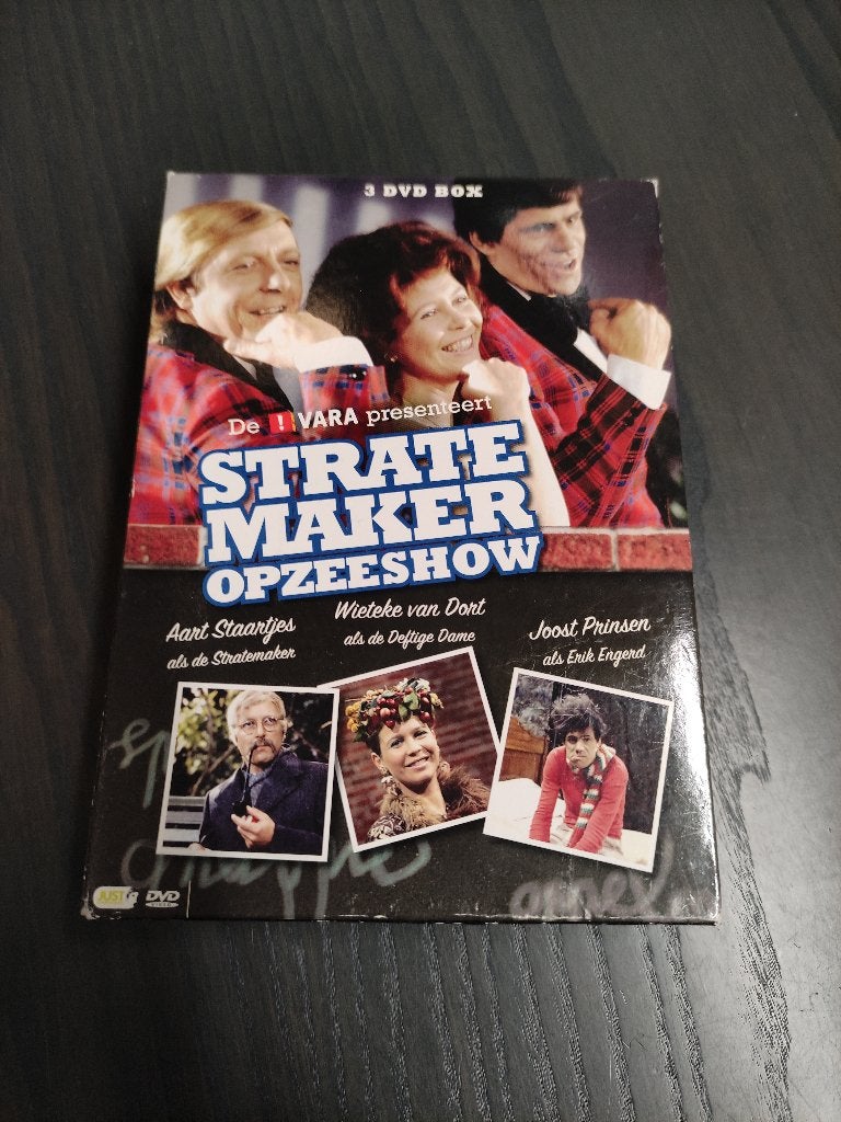 3 DVD box Stratemaker opzeeshow met Wieteke van Dort, Alle leeftijden, Ophalen of Verzenden, Zo goed als nieuw, Komedie